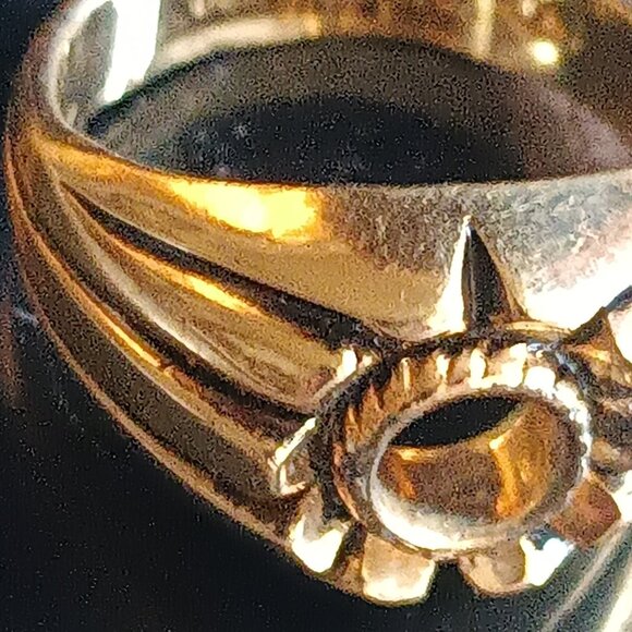 Ring - Picture 2 of 3